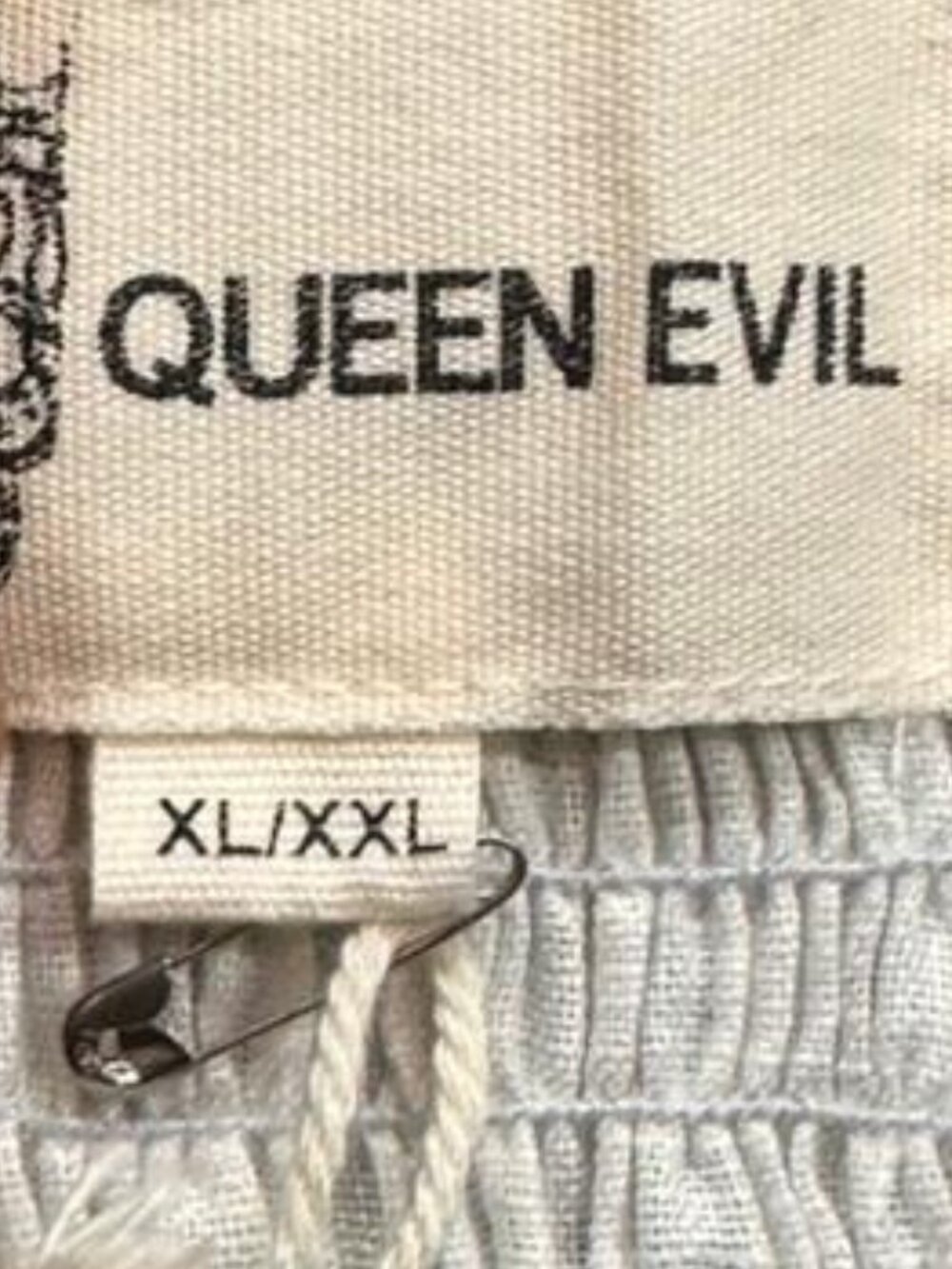 Queen Evil White Linen Blend Smocked Crop Top XL - New With Tags - Picture 3 of 3
